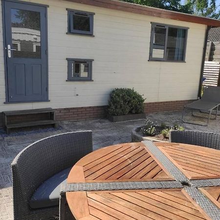 Een Gezellige Chalet Met Zonnige Buitenruimte Op De Veluwe! Putten Exterior photo