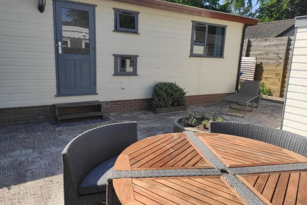 Een Gezellige Chalet Met Zonnige Buitenruimte Op De Veluwe! Putten Exterior photo