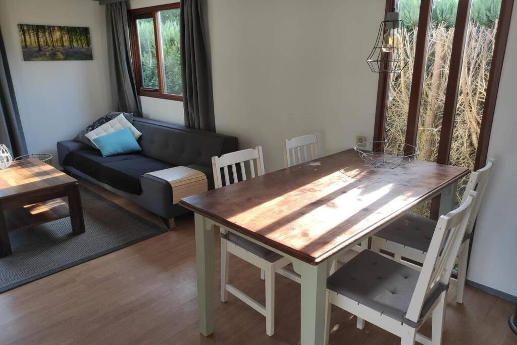 Een Gezellige Chalet Met Zonnige Buitenruimte Op De Veluwe! Putten Exterior photo