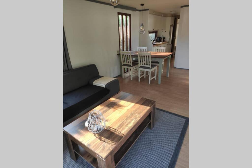 Een Gezellige Chalet Met Zonnige Buitenruimte Op De Veluwe! Putten Exterior photo