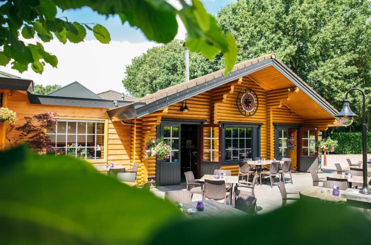 Een Gezellige Chalet Met Zonnige Buitenruimte Op De Veluwe! Putten Exterior photo